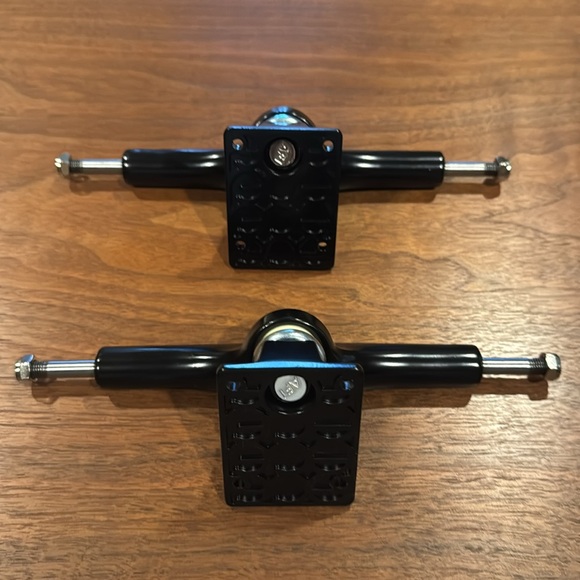 ACE AF-1, 77 Black Skateboard Trucks - Picture 3 of 4